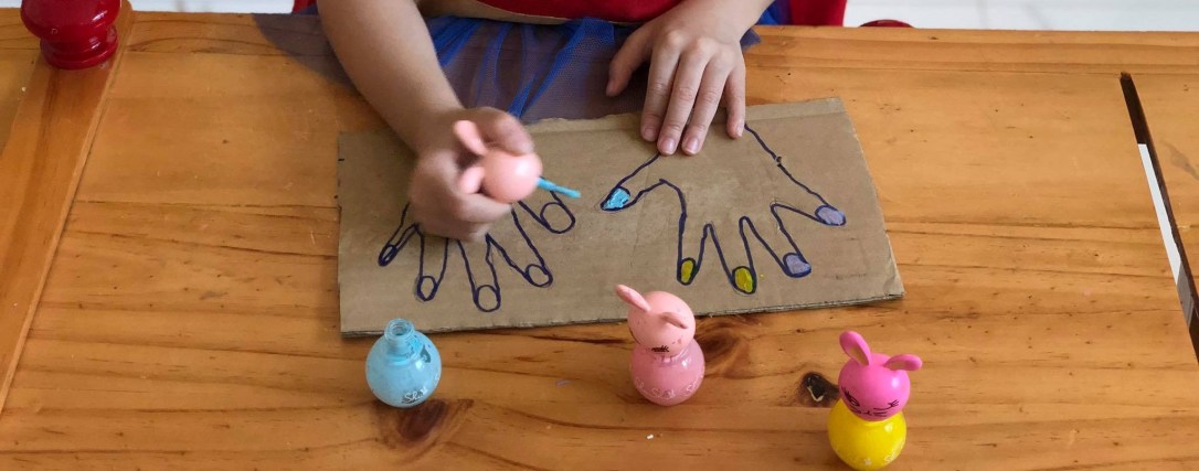 ✦ ทาเล็บ